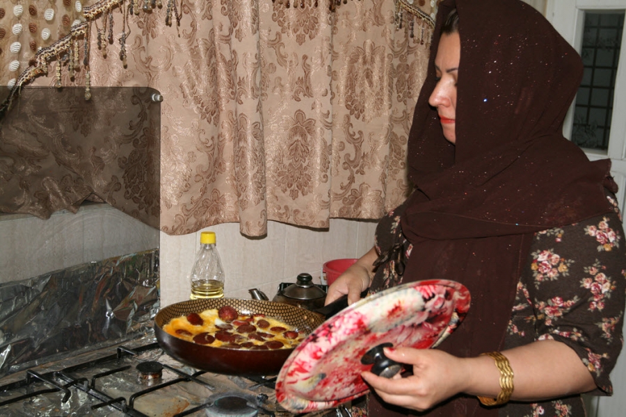 From making pickles to writing poetry, Sona, mother of 5 from Kirkuk, establishes business to support her family